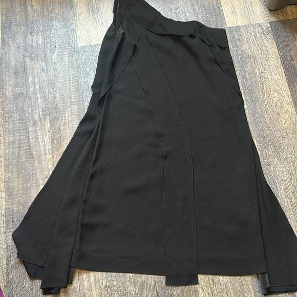 Vera Wang one shoulder gown - Picture 11 of 13